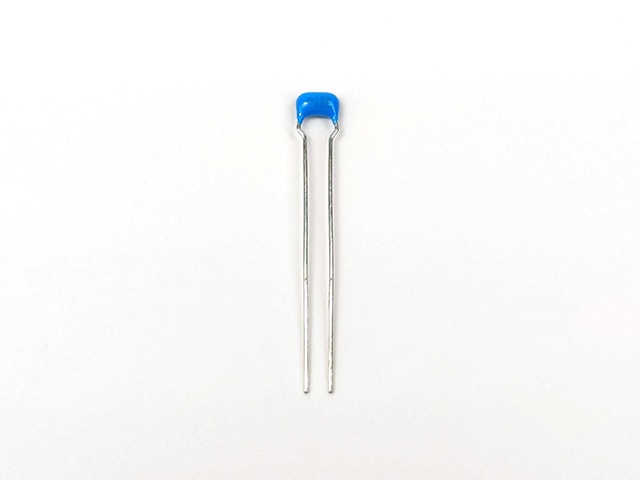 積層セラミックコンデンサー 1μF50V X7R 2.54mm: 受動部品 秋月電子