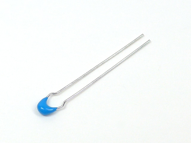 積層セラミックコンデンサー 470pF50V C0G 2.54mm: 受動部品