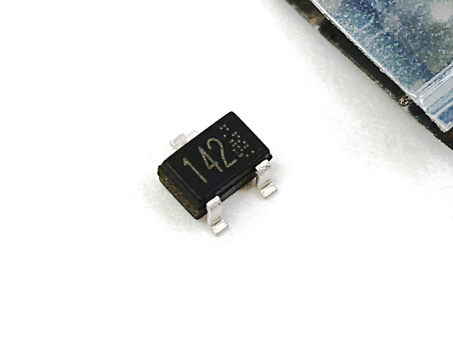 電子パーツ 色々　半導体？　抵抗？　レジスター？ 抵抗入トランジスター DTC123JU3: 半導体 秋月電子通商-電子部品